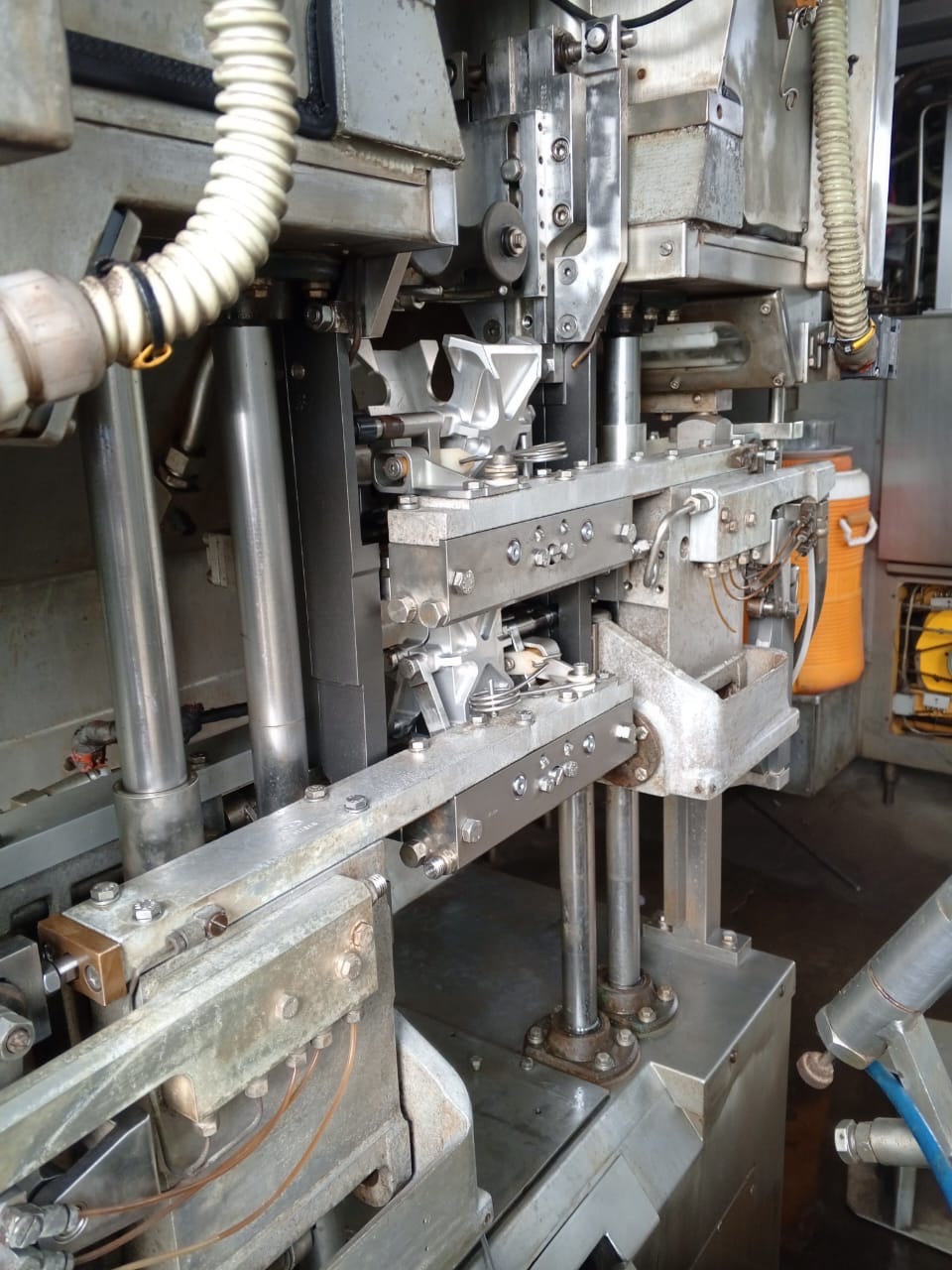 REFURBISHED TETRA PAK TBA 19 200ML SLIM 30v FILLING LINE FOR SALE YEAR 2007