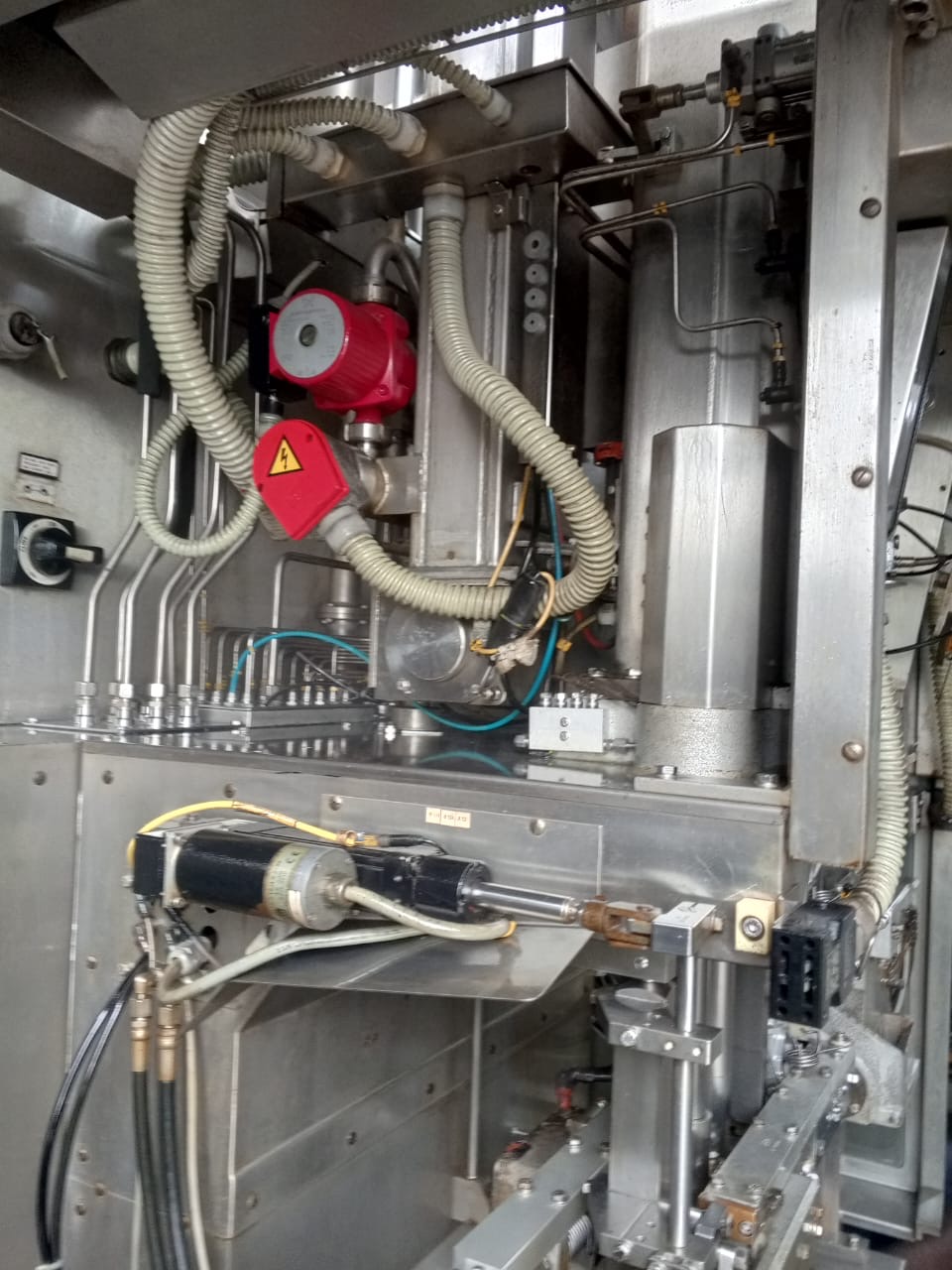 REFURBISHED TETRA PAK TBA 19 200ML SLIM 30v FILLING LINE FOR SALE YEAR 2007