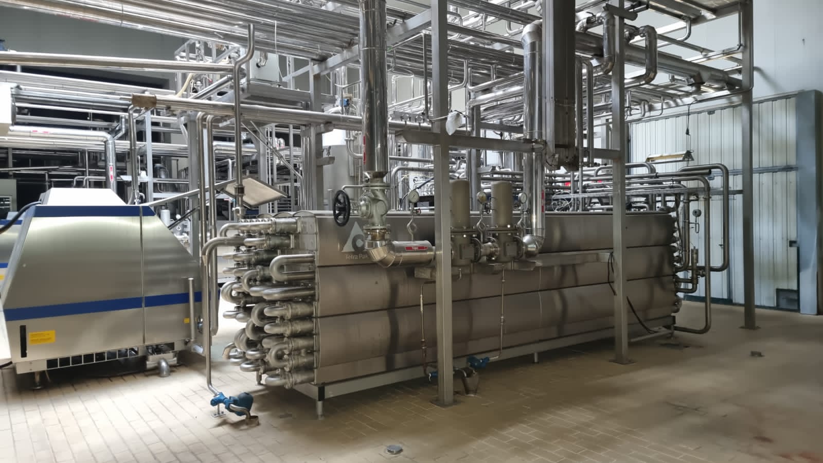 USED TETRA PAK VTIS UHT PLANT 14000 LPH WITH ASEPTIC TANK 30000L FOR SALE
