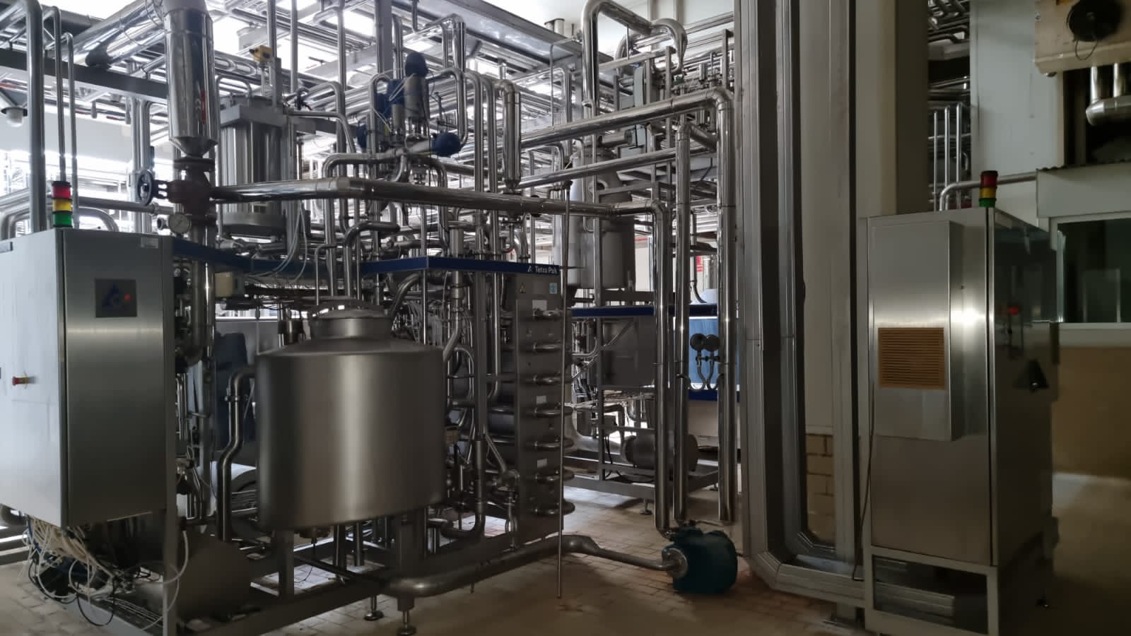 USED TETRA PAK VTIS UHT PLANT 14000 LPH WITH ASEPTIC TANK 30000L FOR SALE